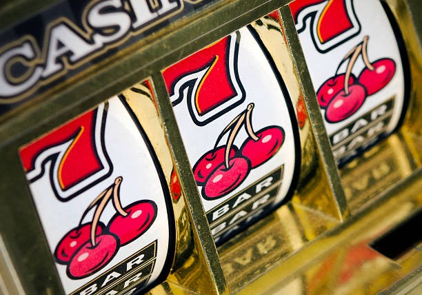 maxslot platform offering football markets, live dealers, and slot games